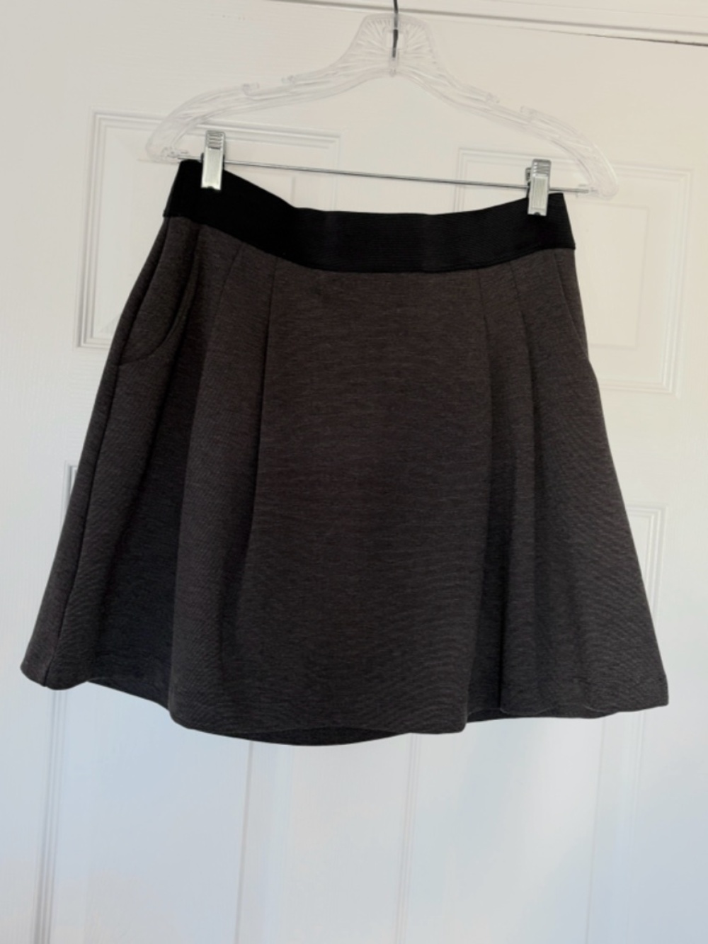 GAP Charcoal Gray Flared Knit Skirt Size Medium Pockets